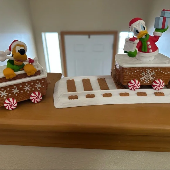 Disney Festive Train Set with Mickey and Friends - Picture 3 of 3